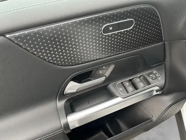 Mercedes-Benz EQB 300