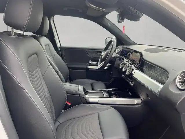 Mercedes-Benz EQB 300