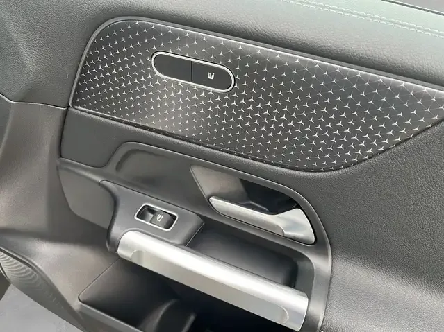 Mercedes-Benz EQB 300