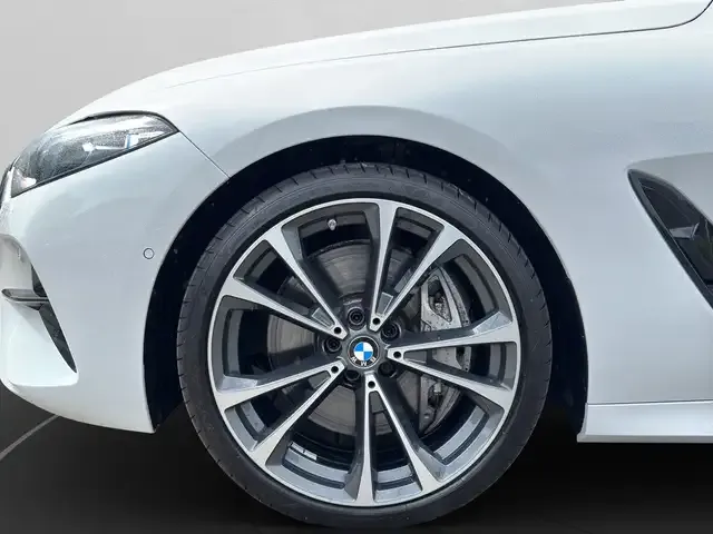 BMW 840