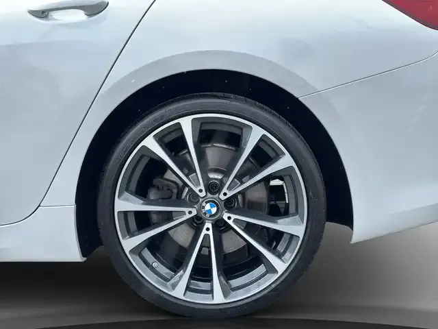 BMW 840