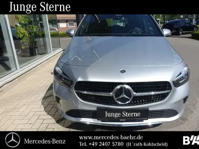 Mercedes-Benz B 180