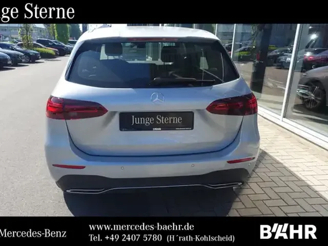 Mercedes-Benz B 180