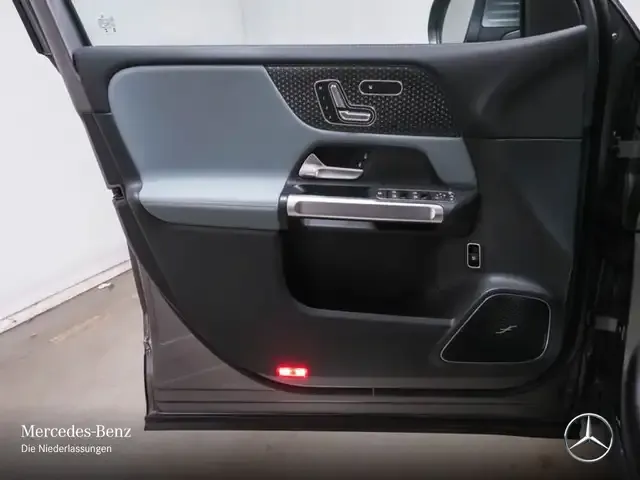 Mercedes-Benz EQB 300