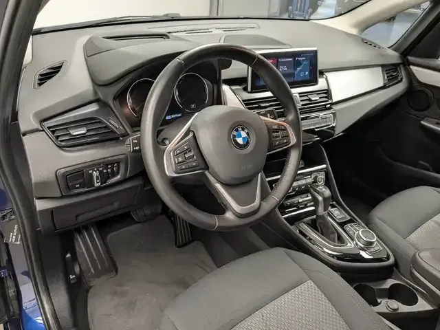 BMW 225