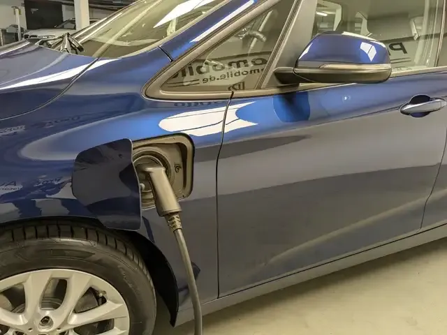 BMW 225
