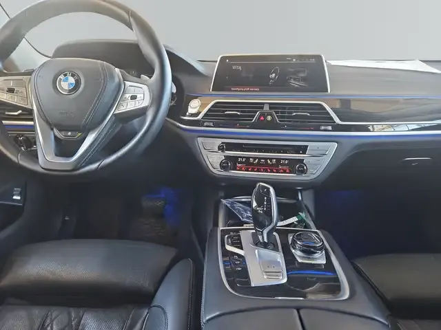 BMW 750