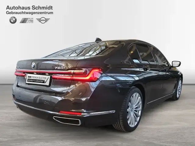BMW 750
