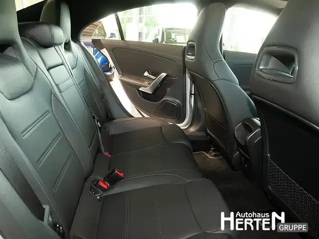 Mercedes-Benz CLA 180