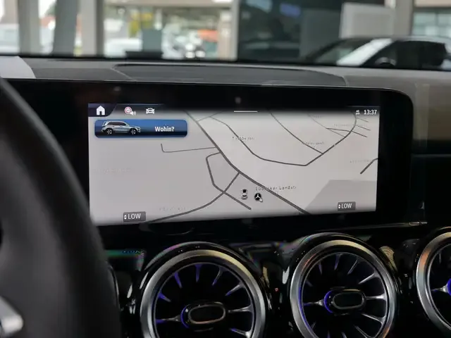 Mercedes-Benz GLB 220