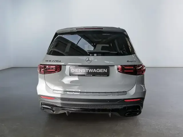 Mercedes-Benz GLB 220