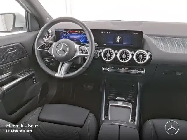 Mercedes-Benz EQA 300