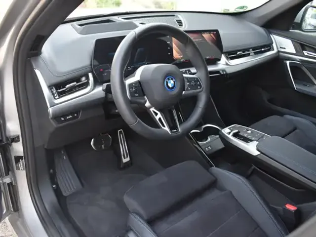 BMW iX1