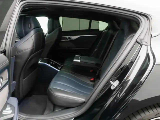 BMW M850