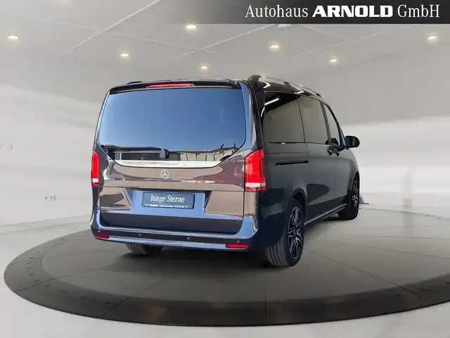 Mercedes-Benz V 220