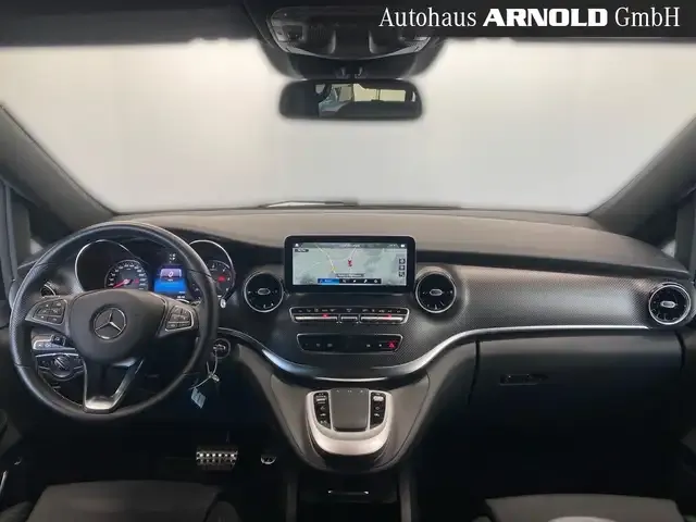 Mercedes-Benz V 220