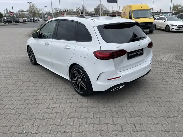 Mercedes-Benz B 220