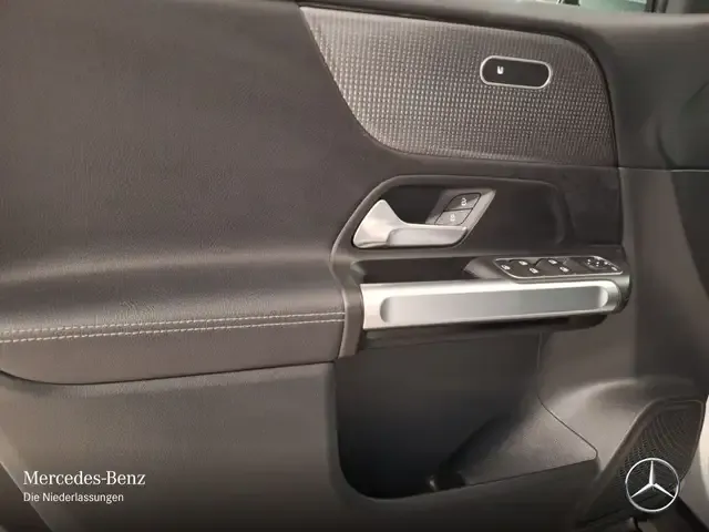 Mercedes-Benz GLB 180