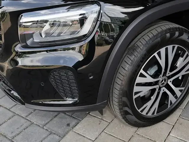 Mercedes-Benz GLB 200
