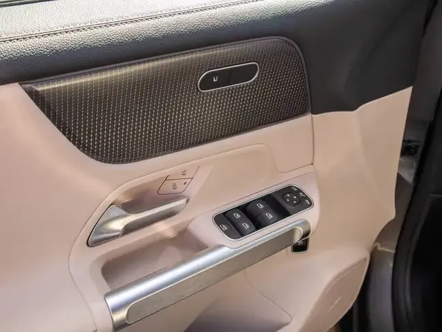 Mercedes-Benz EQB 300