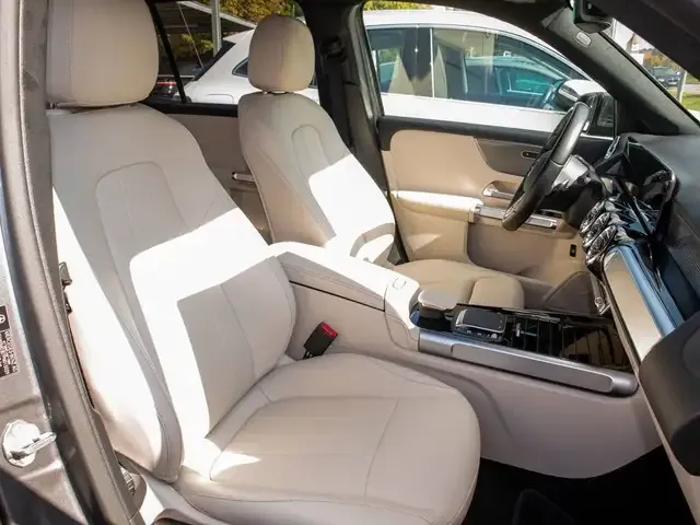 Mercedes-Benz EQB 300