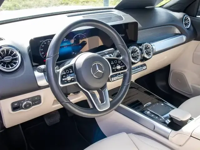 Mercedes-Benz EQB 300