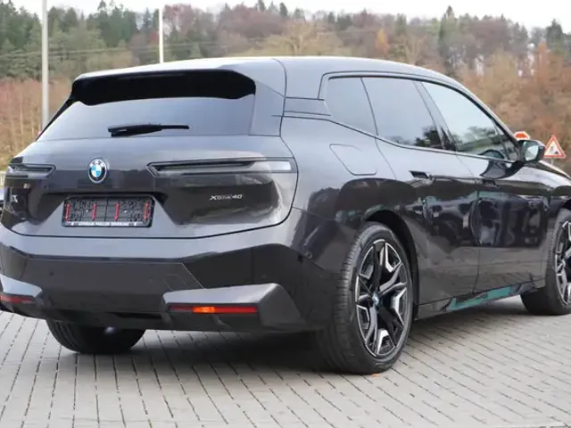 BMW iX