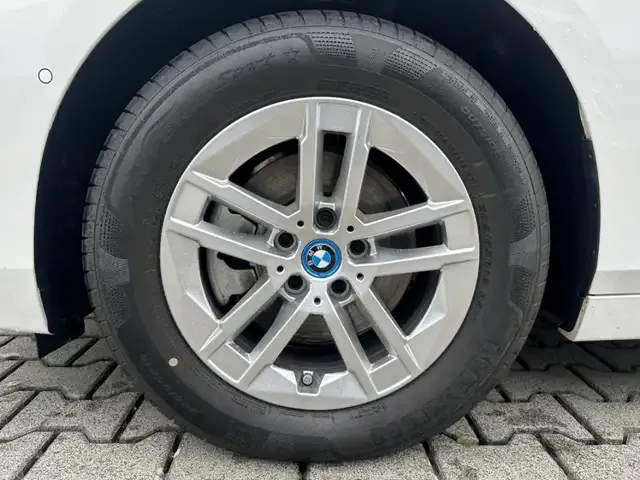 BMW 225