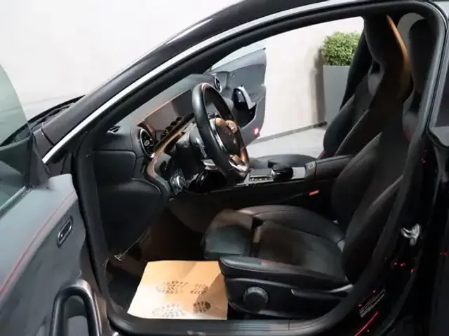 Mercedes-Benz CLA 180