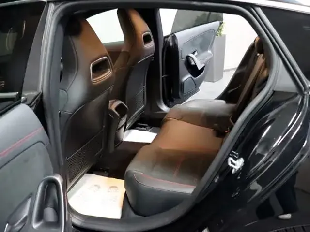 Mercedes-Benz CLA 180