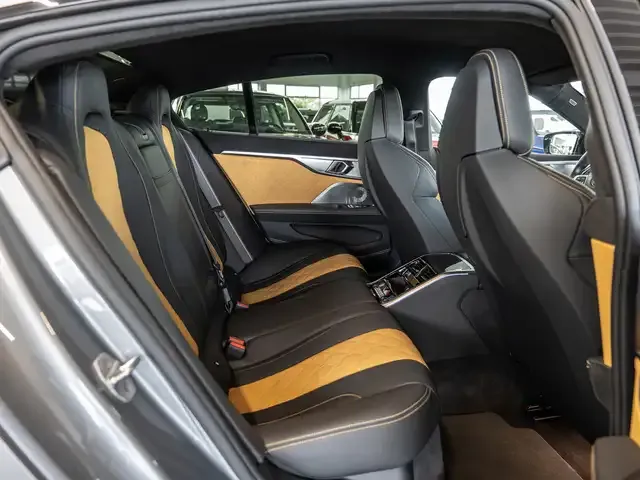 BMW M8