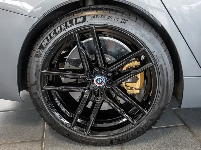 BMW M8
