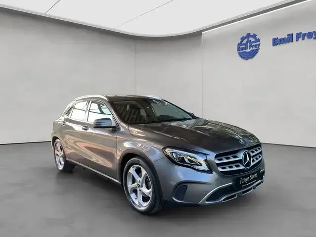 Mercedes-Benz GLA 200