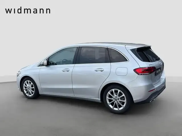 Mercedes-Benz B 180