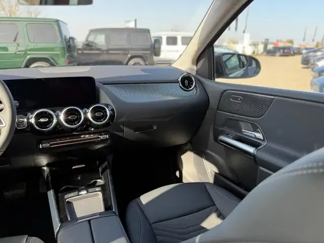 Mercedes-Benz B 180
