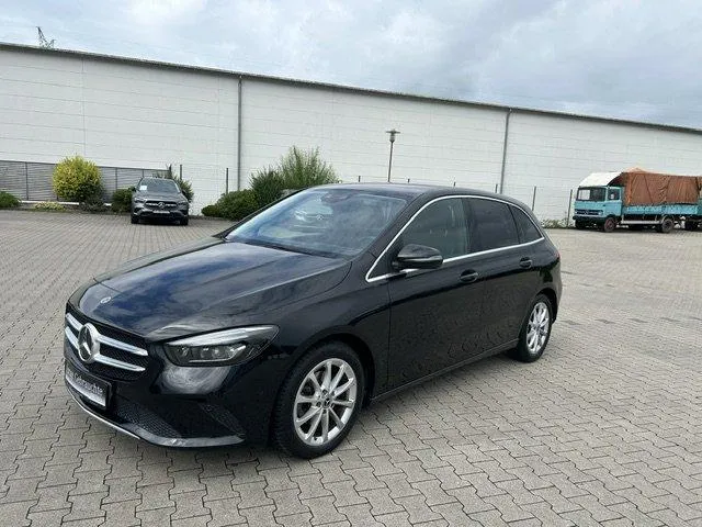 Mercedes-Benz B 180