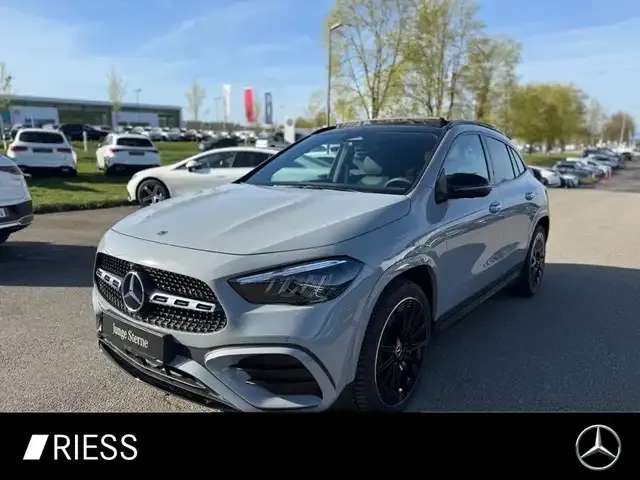 Mercedes-Benz GLA 200