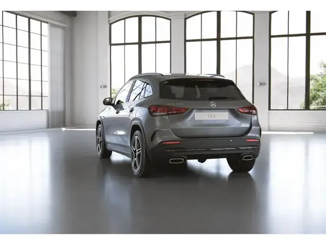 Mercedes-Benz GLA 200