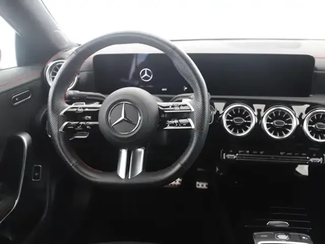 Mercedes-Benz CLA 220