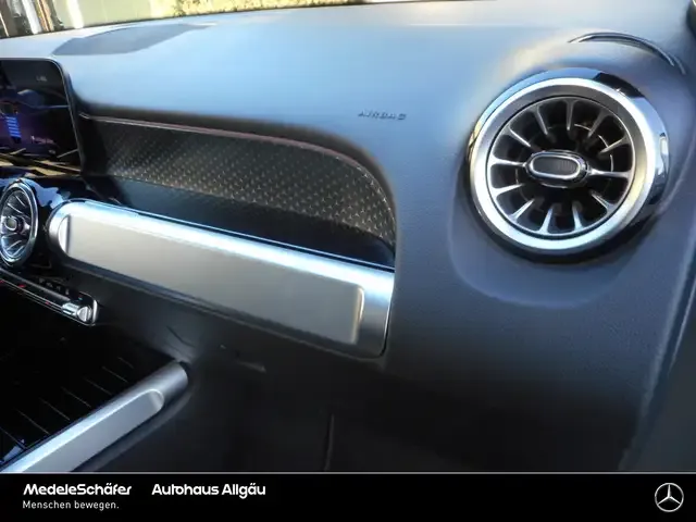 Mercedes-Benz EQB 300