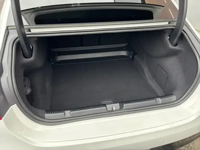 Mercedes-Benz EQE 300