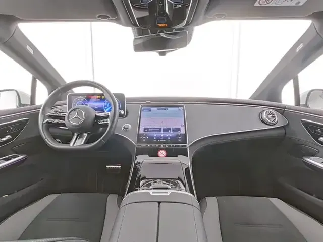 Mercedes-Benz EQE 300