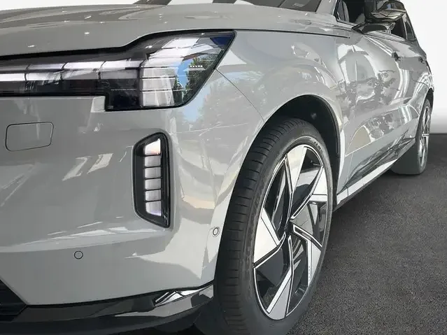 Volvo EX90