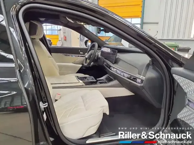 BMW 750
