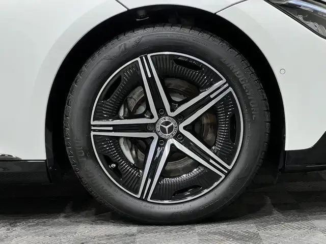 Mercedes-Benz EQE 300