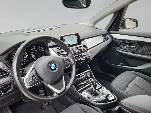 BMW 218