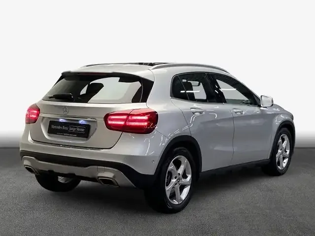 Mercedes-Benz GLA 200
