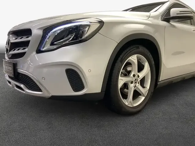 Mercedes-Benz GLA 200