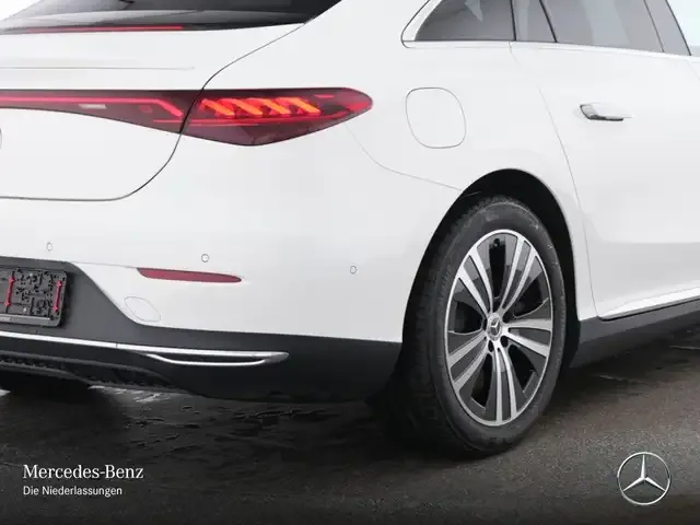 Mercedes-Benz EQE 300