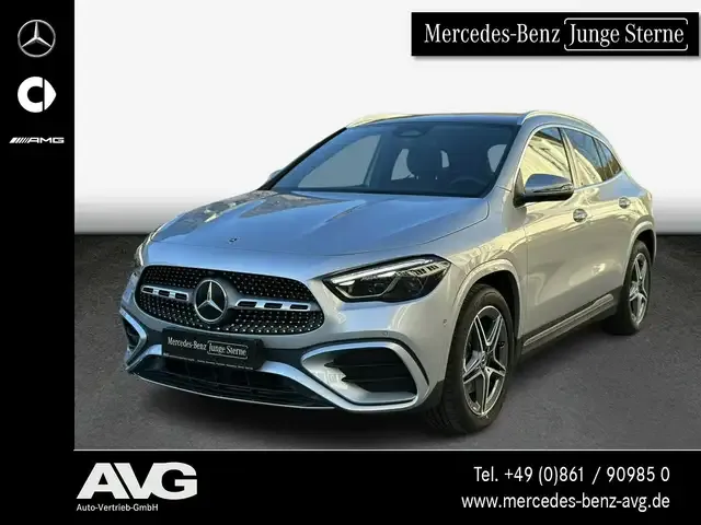 Mercedes-Benz GLA 200